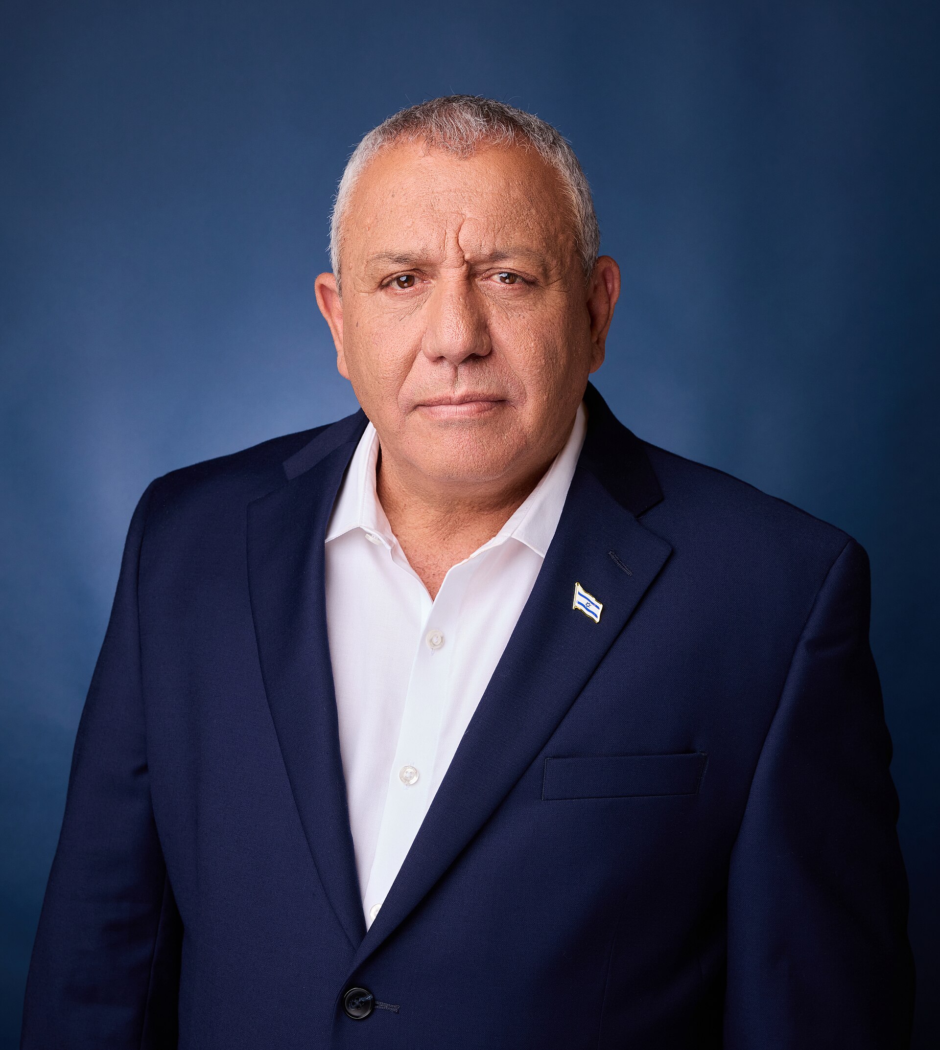סקר מנדטים חדש: איזנקוט מוביל, הנדל וזליכה מפתיעים — וינטר נשאר מחוץ לתמונה