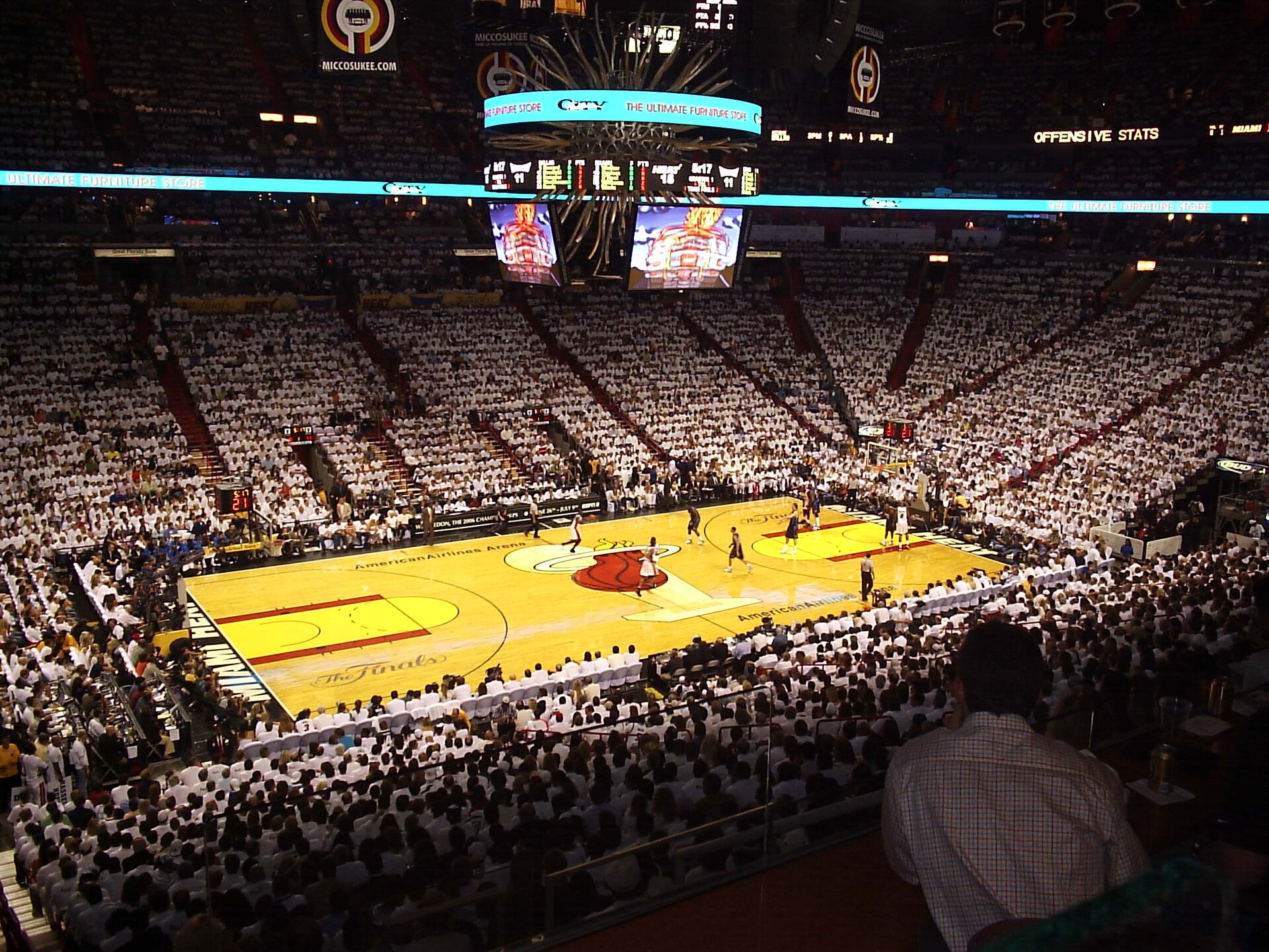 רעידת אדמה ב-NBA: יאניס אנטטוקומפו עובר למיאמי היט בטריייד הקיץ הגדול