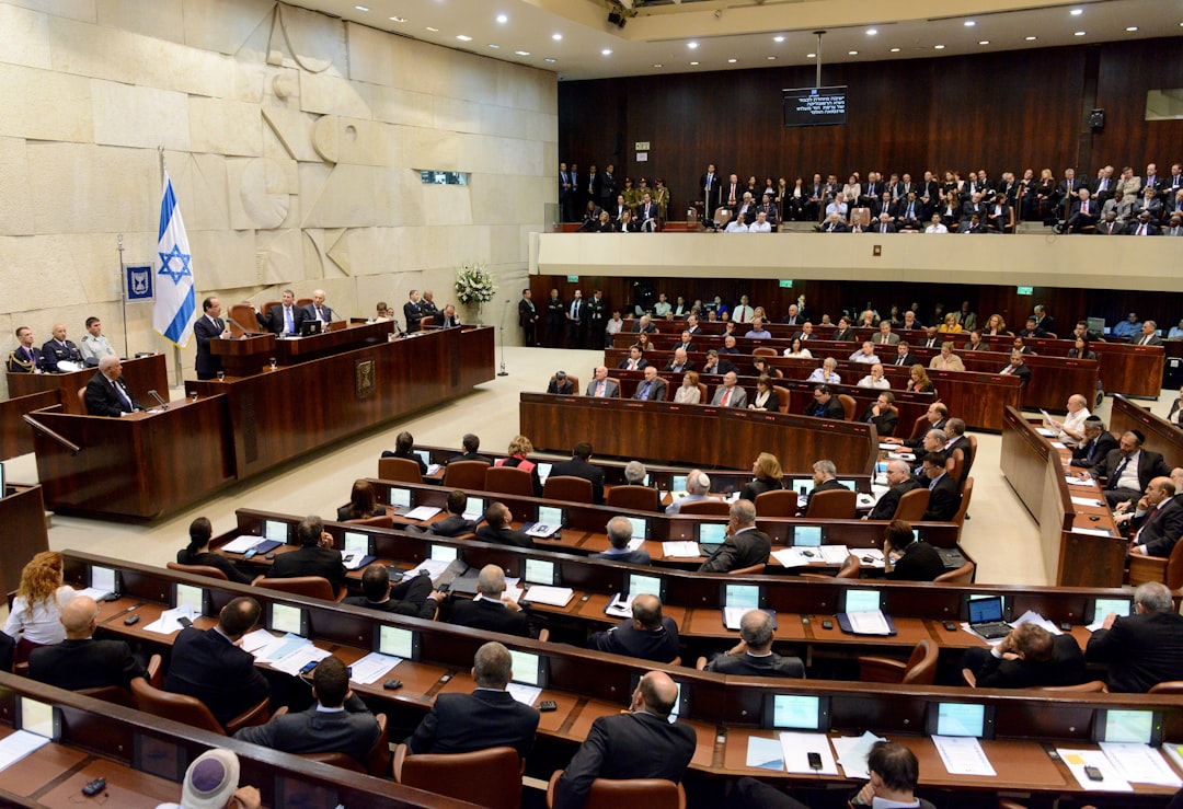השכל מתפטרת מהממשלה אחרי הצבעתה נגד חוק הקפאת מעצרי עריקים — ועתירות לבג"ץ כבר בדרך